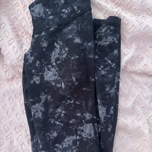 Black and Gray Patterned Leggings